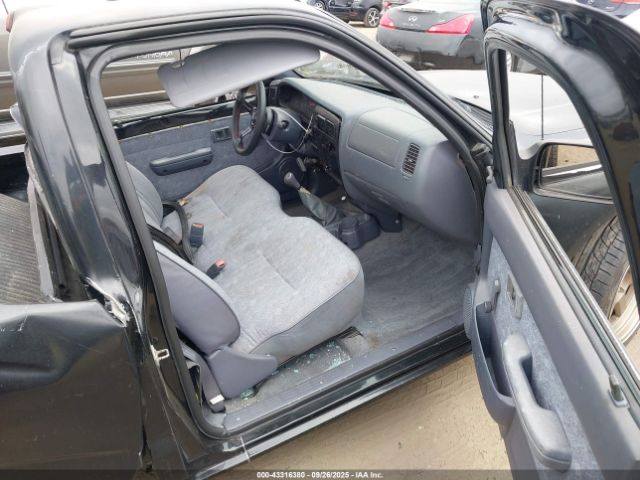 Toyota Tacoma Image 15