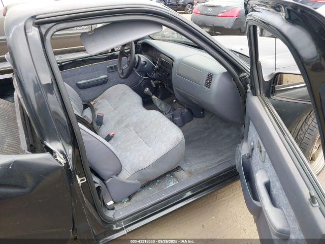 Toyota Tacoma Image 15