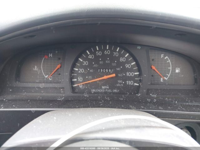 Toyota Tacoma Image 12