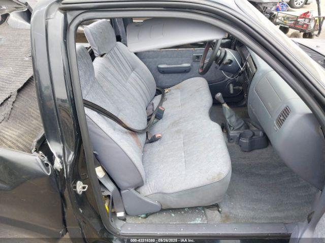 Toyota Tacoma Image 13