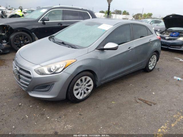 Hyundai ELANTRA Image 2