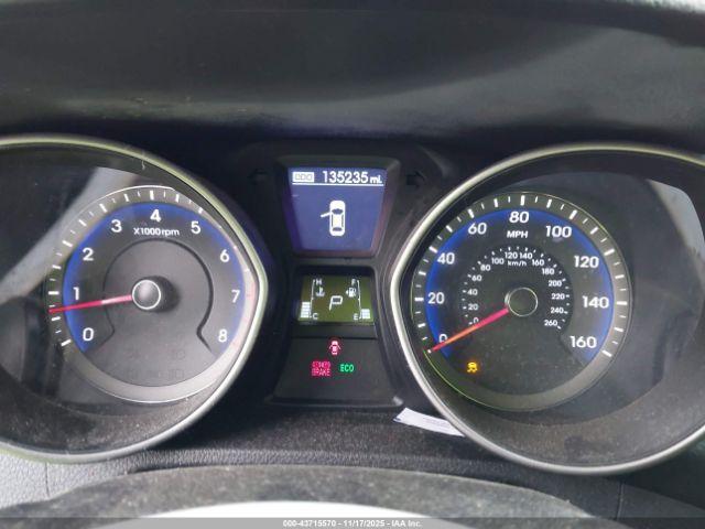 Hyundai ELANTRA Image 8