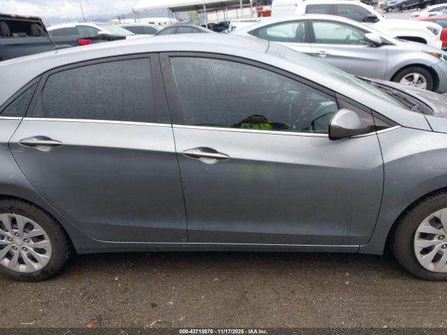 Hyundai ELANTRA Image 16