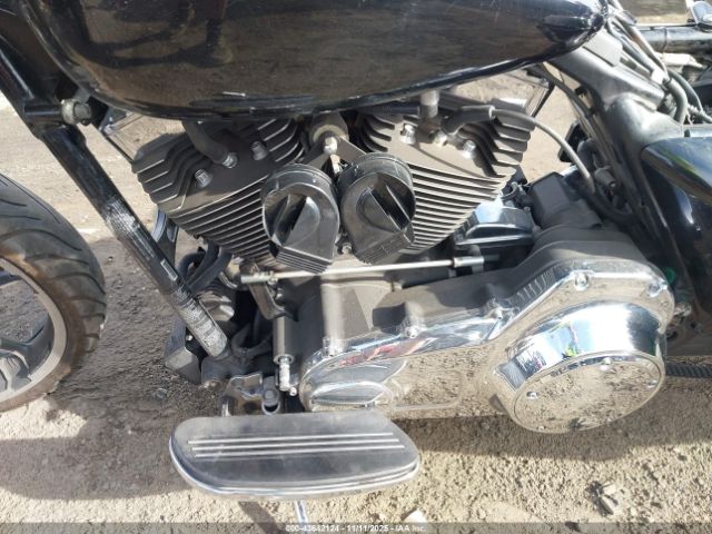 Harley-Davidson Flhx Street Glide Image 14