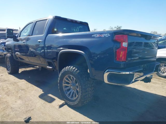 Chevrolet Silverado 2500 Image 11