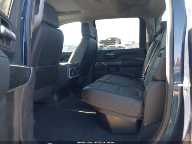 Chevrolet Silverado 2500 Image 10