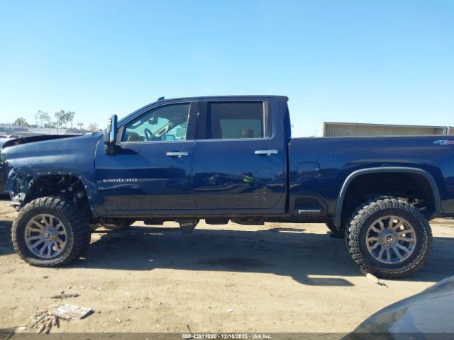 Chevrolet Silverado 2500 Image 2