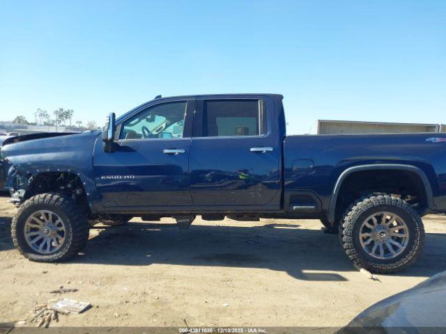 Chevrolet Silverado 2500 Image 2