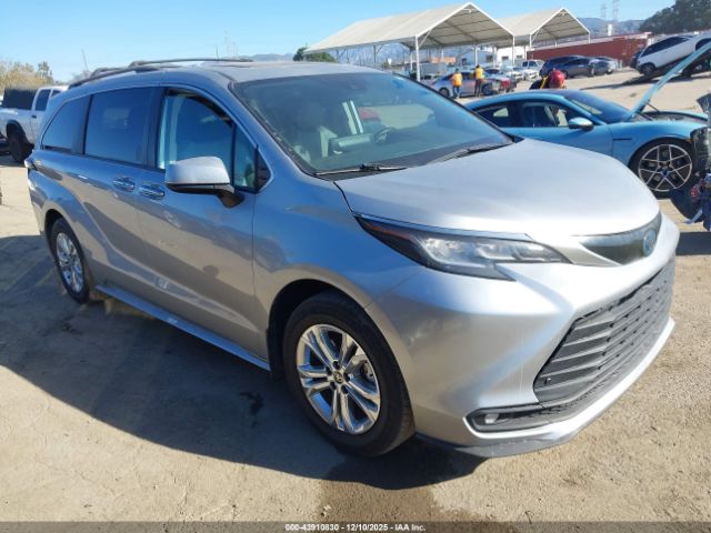 Toyota Sienna Xle Image 1