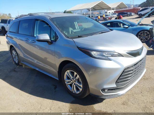 Salvage Toyota Sienna