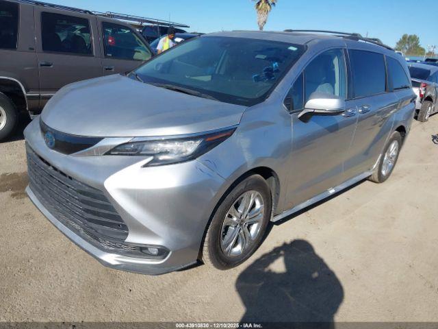Toyota Sienna Xle Image 12