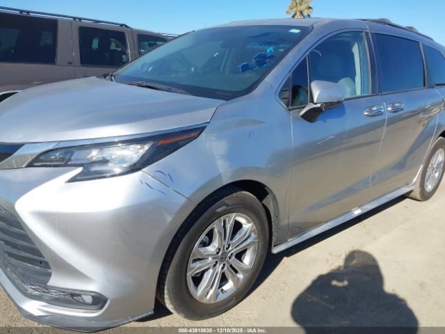 Toyota Sienna Xle Image 3