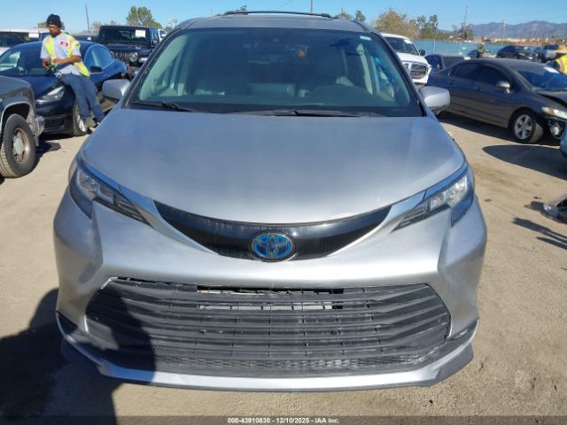 Toyota Sienna Xle Image 9