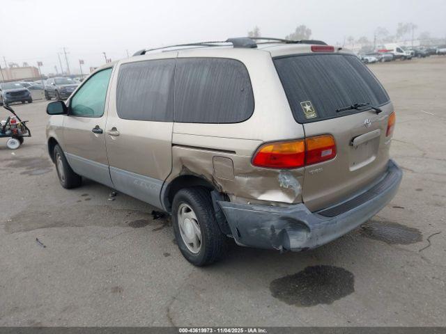 Toyota Sienna Le Image 12