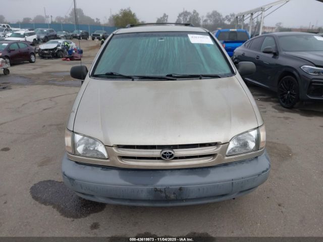 Toyota Sienna Le Image 14