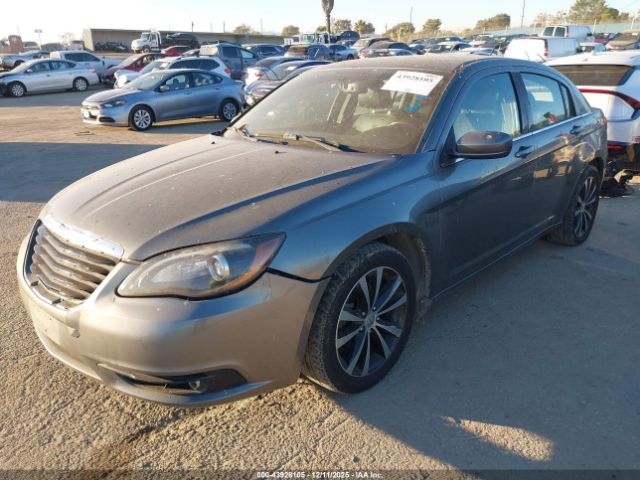 Chrysler 200 Limited Image 4