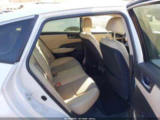 Honda Clarity Plug-In Hybrid Image 8