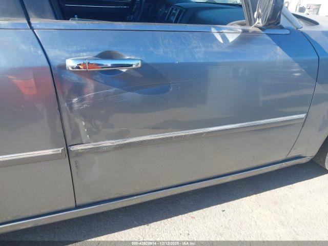 Chrysler 300 Touring Image 6