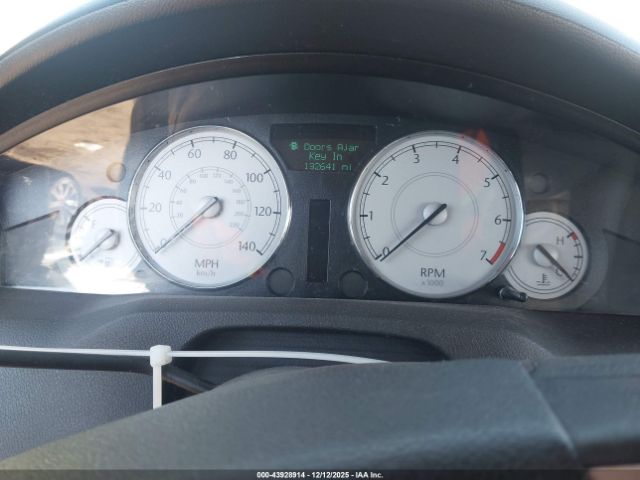 Chrysler 300 Touring Image 9