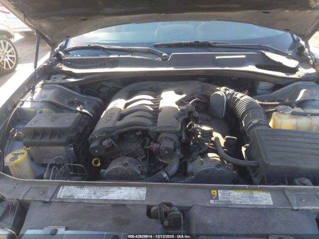 Chrysler 300 Touring Image 8