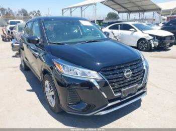  Salvage Nissan Kicks
