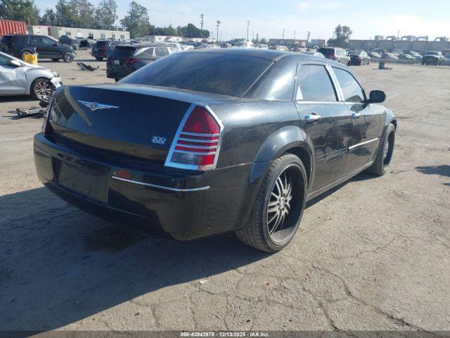Chrysler 300 Touring Image 4