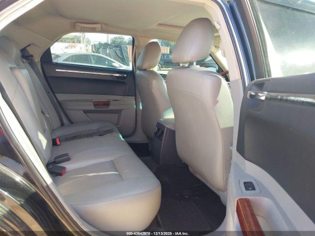 Chrysler 300 Touring Image 10