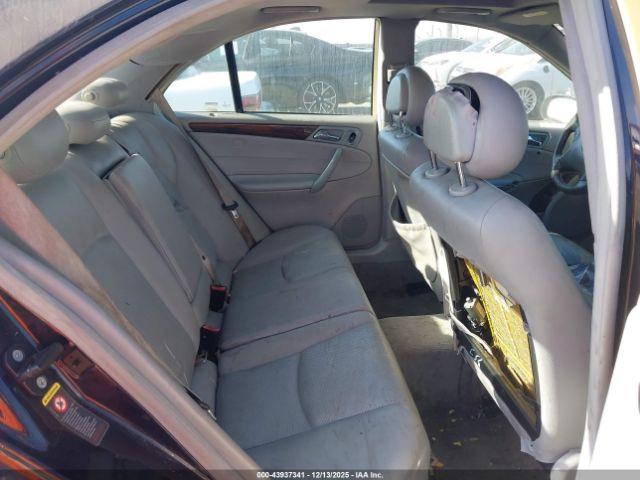 Mercedes-Benz C-Class Image 9