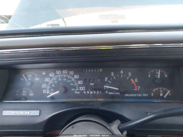 Buick LeSabre Custom Image 13