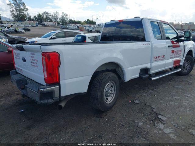 Ford F-250 Xl Image 8