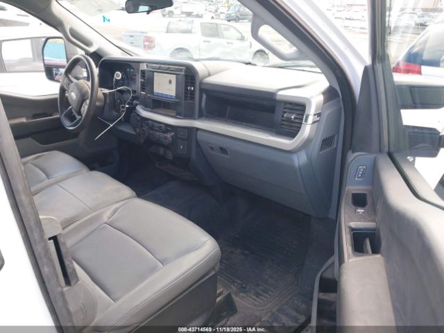 Ford F-250 Xl Image 12