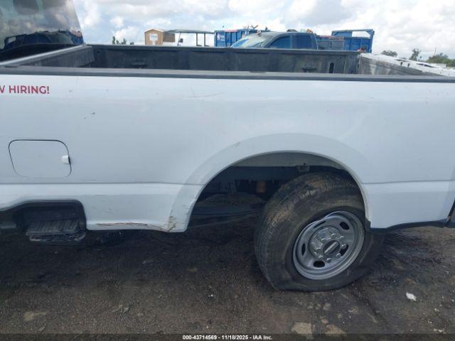 Ford F-250 Xl Image 13