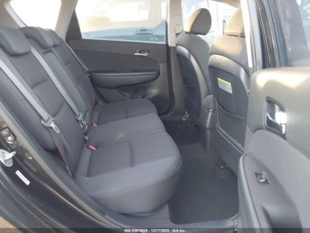 Hyundai ELANTRA Image 4