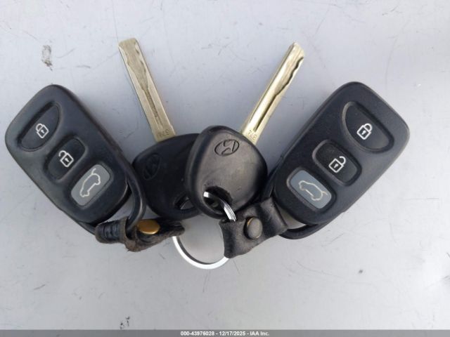 Hyundai ELANTRA Image 11