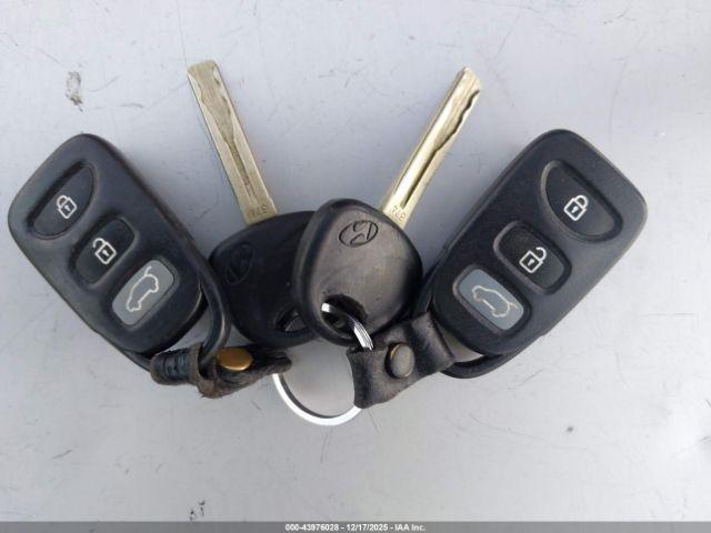 Hyundai ELANTRA Image 11