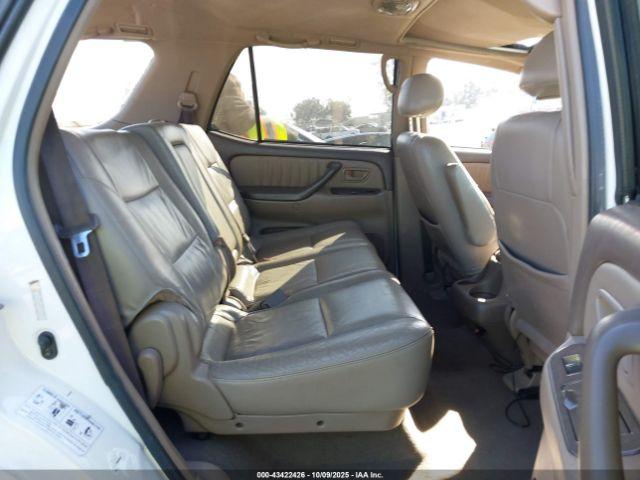 Toyota Sequoia Limited V8 Image 8