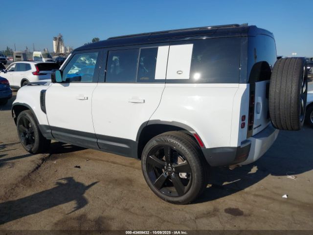 Land Rover Defender 110 P300 Image 11