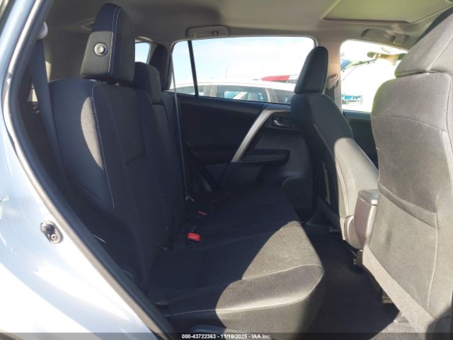 Toyota RAV4 Xle Image 4