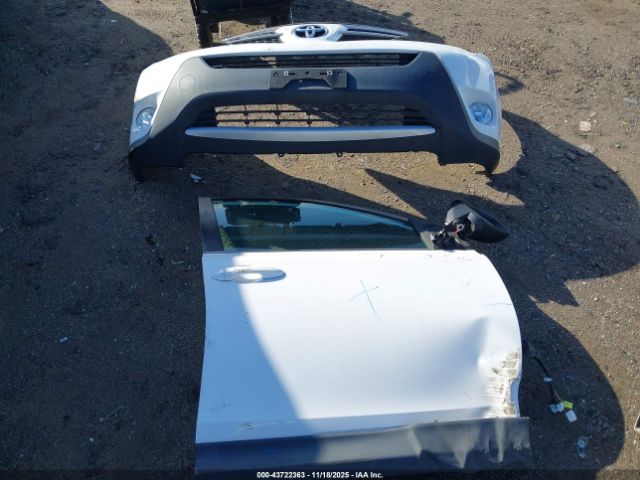 Toyota RAV4 Xle Image 3