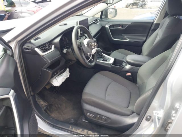 Toyota RAV4 Xle Image 2