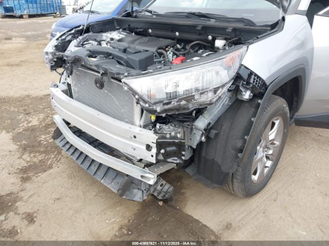 Toyota RAV4 Xle Image 10