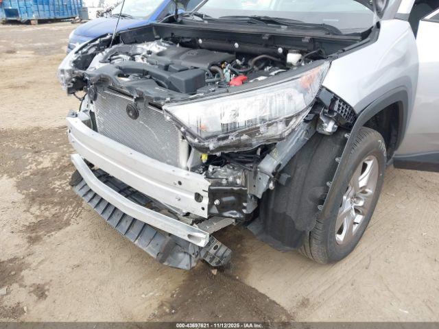 Toyota RAV4 Xle Image 10