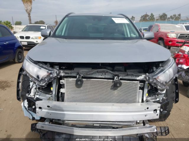 Toyota RAV4 Xle Image 13