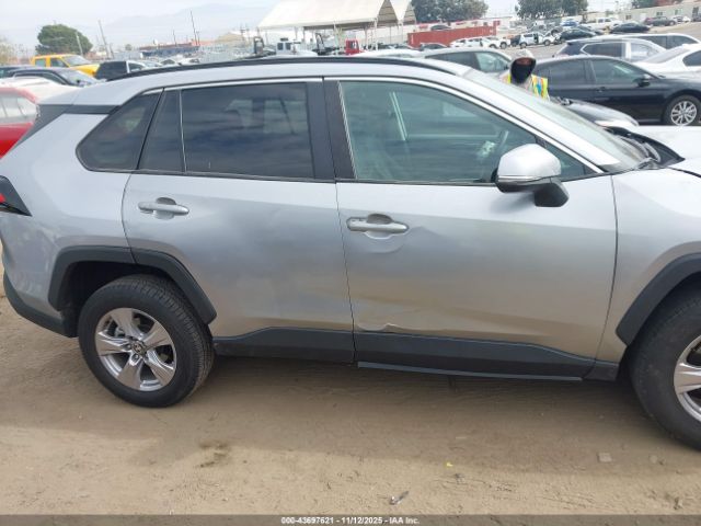 Toyota RAV4 Xle Image 14