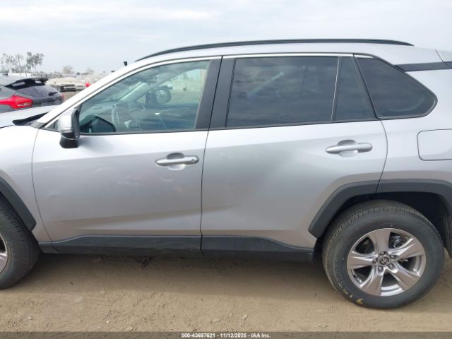 Toyota RAV4 Xle Image 7