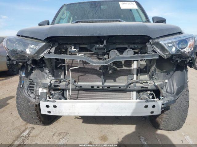 Toyota 4Runner Trd Off Road Premium Image 8