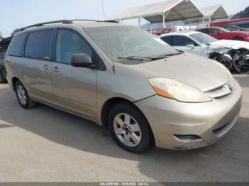  Salvage Toyota Sienna