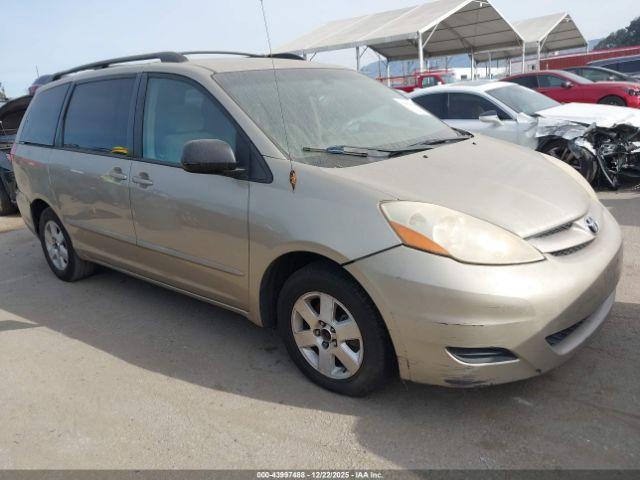  Salvage Toyota Sienna