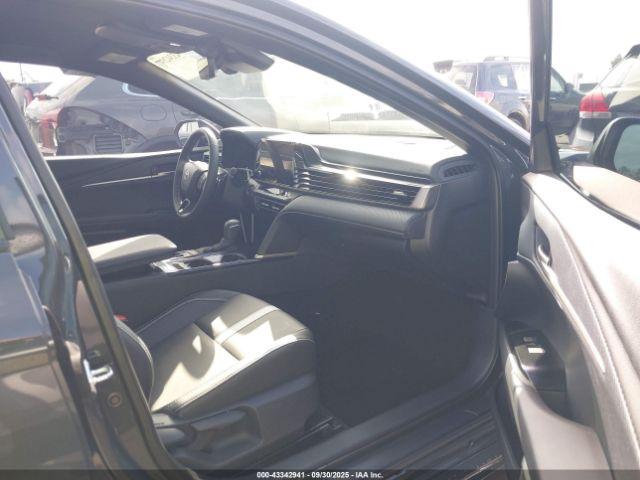 Toyota Camry Se Image 4