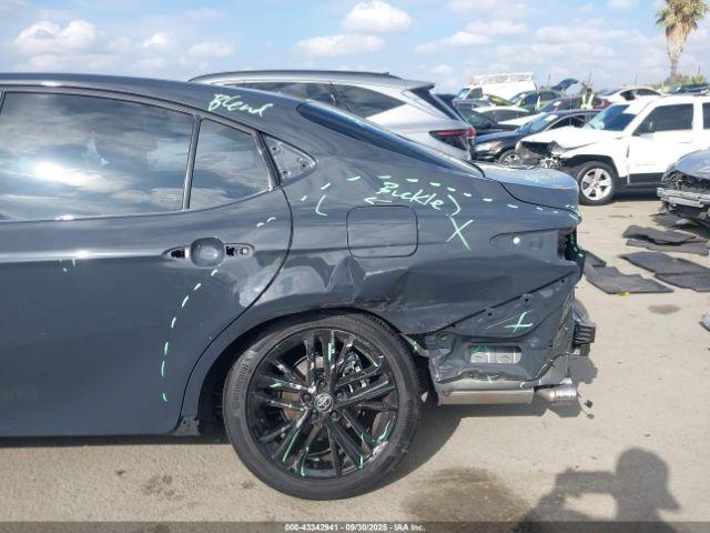 Toyota Camry Se Image 10